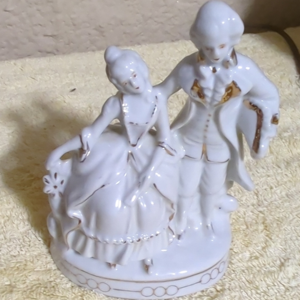 Vintage Porcelain Victorian Courting Couple Bisque Figurine Made In Japan Gold